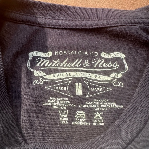 Cooperstown collection YANKEES October Dynasty shirt
Size M
by Mitchell & Ness - Picture 3 of 4